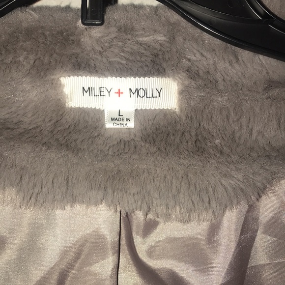 Miley + Molly Women’s Faux Fur Gray Jacket - Size Large - Picture 4 of 4